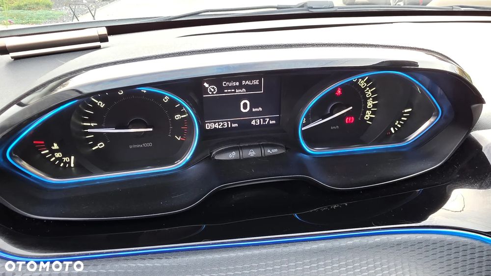 Peugeot 208 - 32