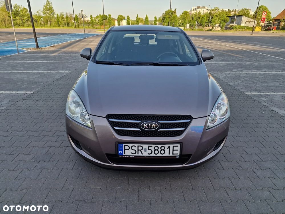 Kia Ceed - 29