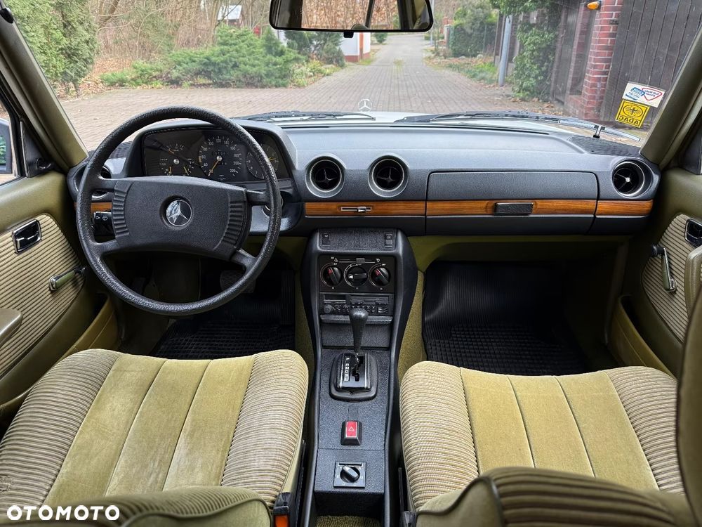 Mercedes-Benz W123 - 16