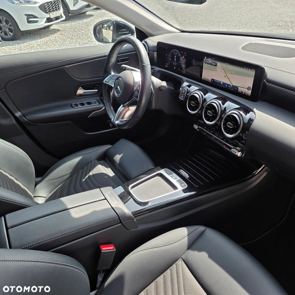 Mercedes-Benz CLA - 16