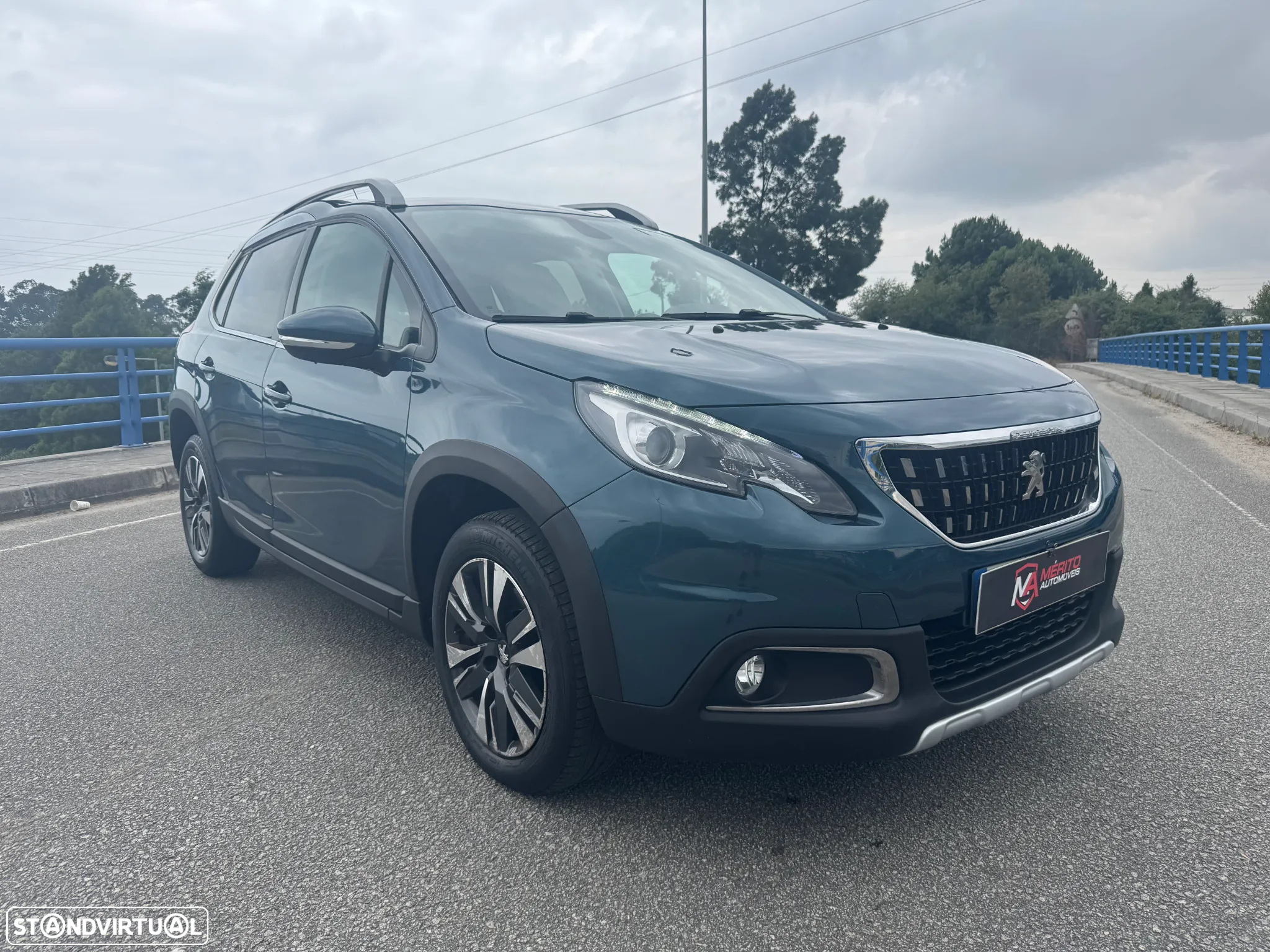 Peugeot 2008 1.2 PureTech Allure - 2