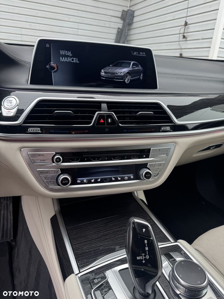 BMW Seria 7 750Li xDrive - 13