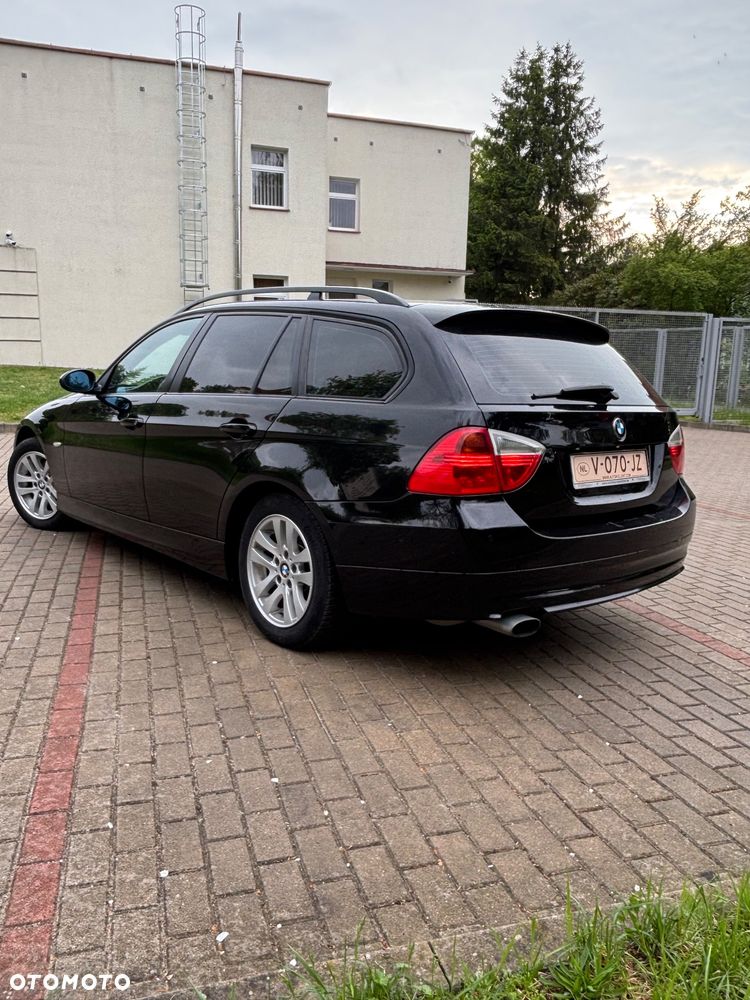 BMW Seria 3 318i - 5