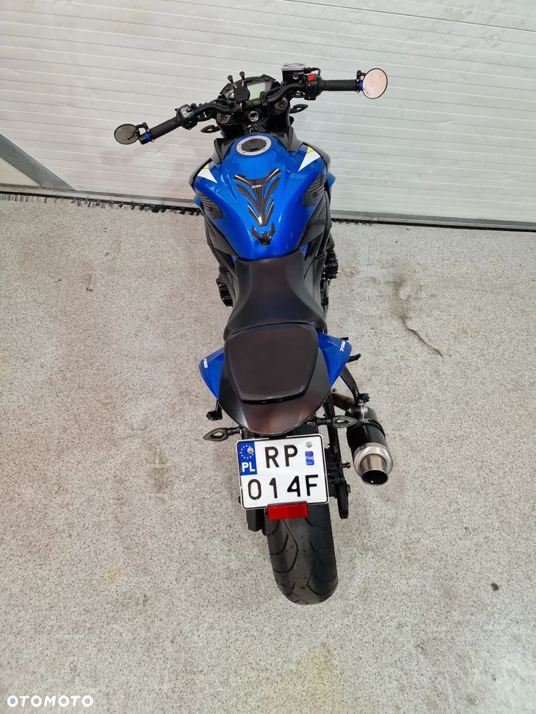 Suzuki GSX - 26