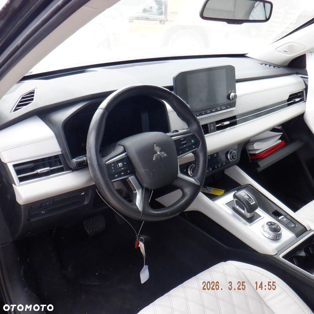 Mitsubishi Outlander - 3