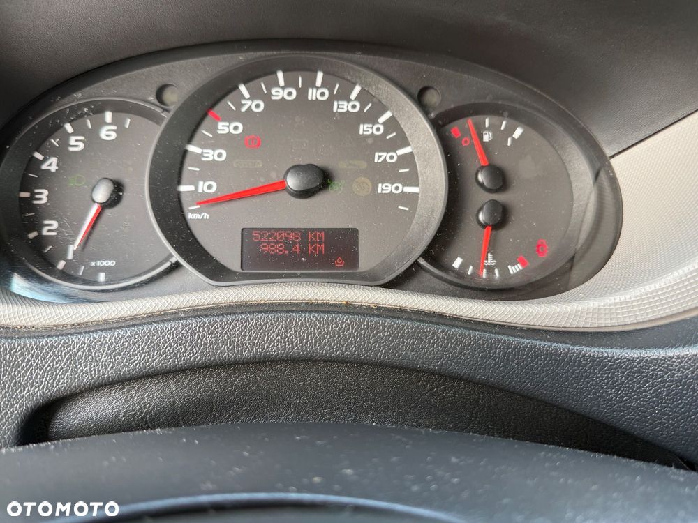 Nissan NV400 - 11