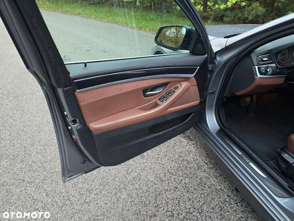 BMW Seria 5 525d xDrive Sport-Aut - 16