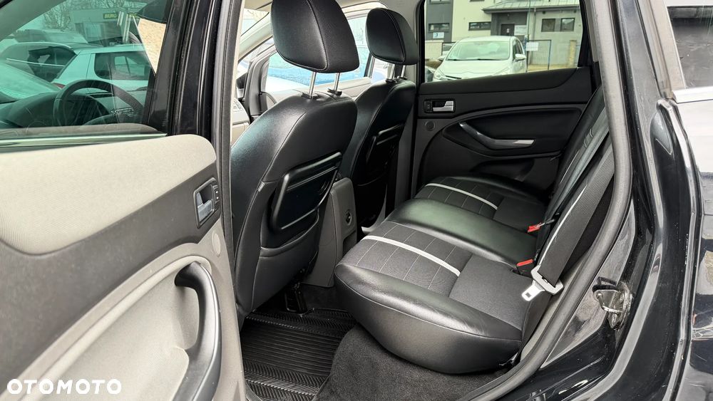 Ford Kuga 2.0 TDCi 2x4 Titanium - 35