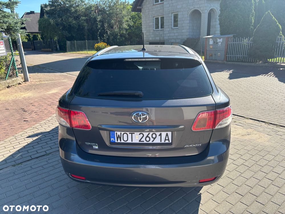 Toyota Avensis 2.0 D-4D 2010 - 5