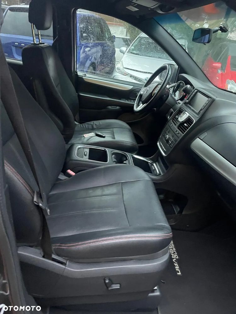 Dodge Grand Caravan - 19