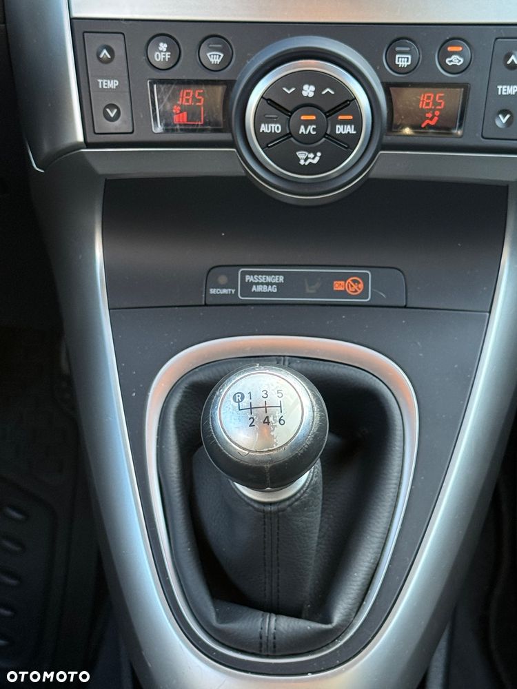 Toyota Verso 2.0 D-4D Prestige - 31