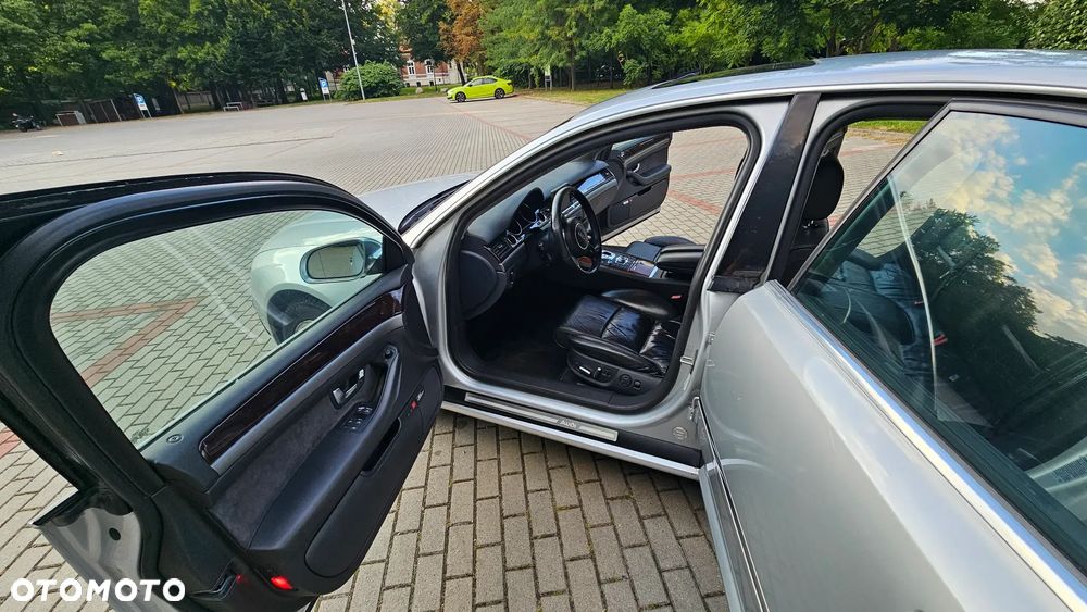 Audi A8 4.2 Quattro - 12