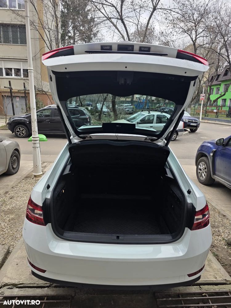 Skoda Superb 2.0 TDI DSG Premium Edition - 4