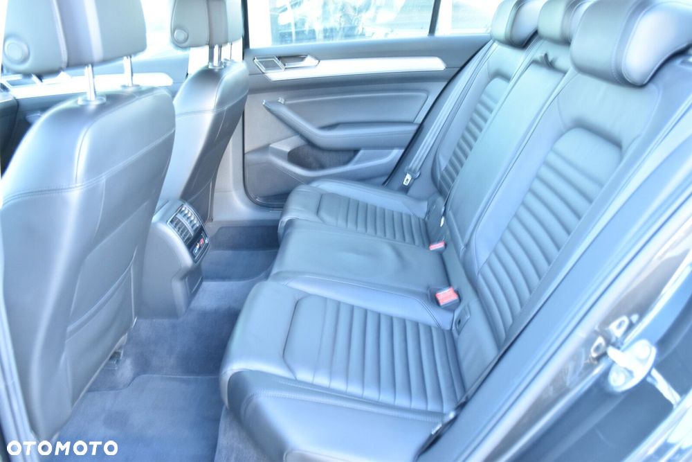 Volkswagen Passat - 32