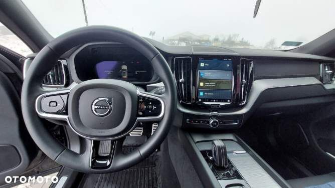 Volvo XC 60 T6 AWD Plug-In Hybrid R-Design - 12