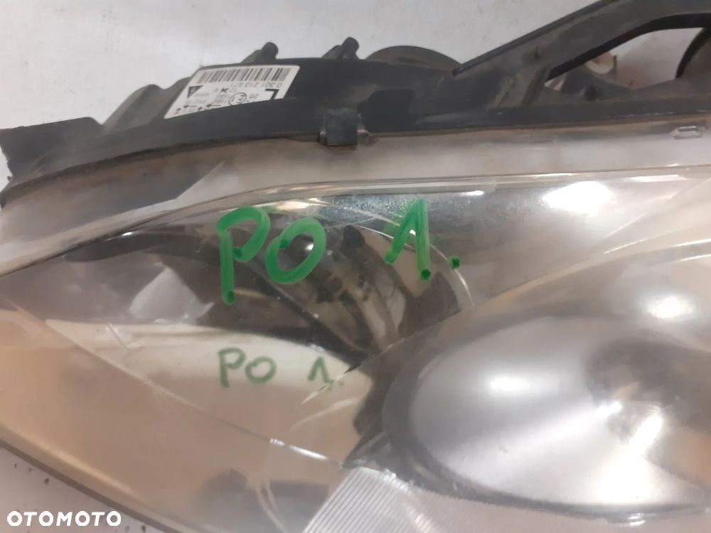 .  PRZOD PRZEDNIA LAMPA PEUGEOT 407 SEDAN KOMBI XENON USZKODZONA - 2