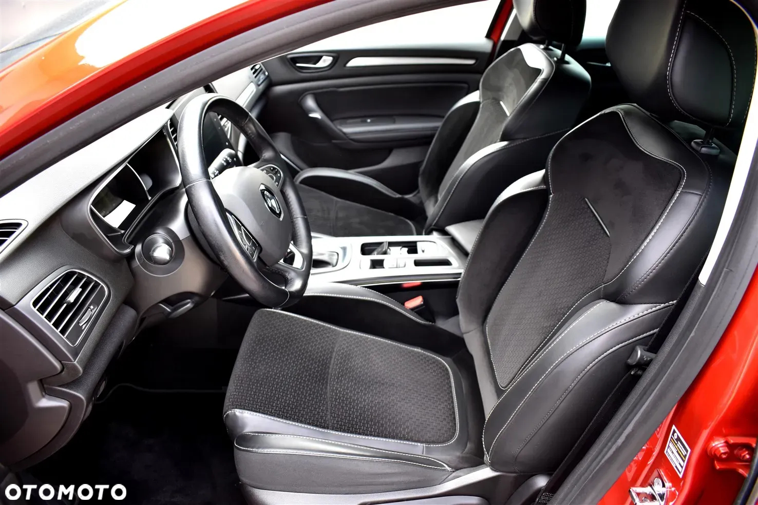 Renault Megane ENERGY TCe 130 EDC BOSE EDITION - 12