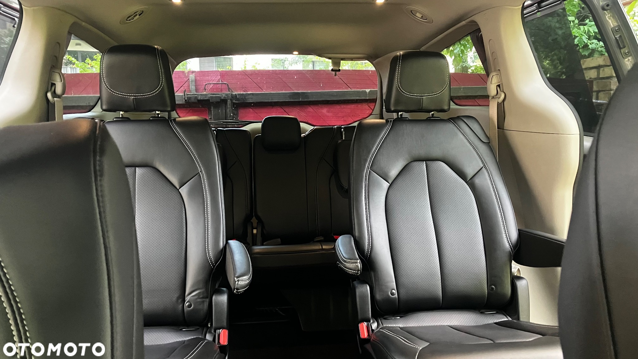 Chrysler Pacifica - 11