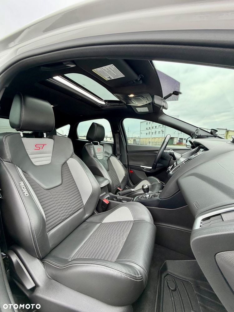 Ford Focus 2.0 EcoBoost ST mit Leder-Sport-Paket - 7