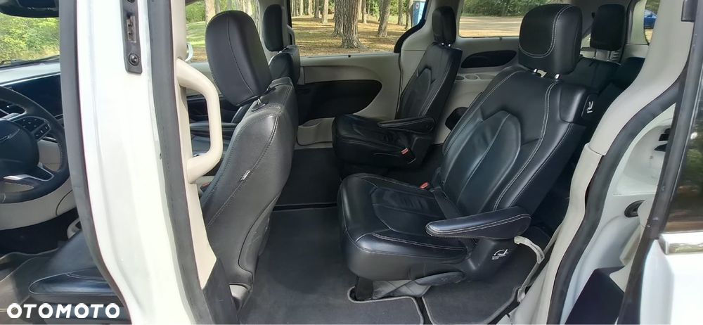 Chrysler Pacifica - 8