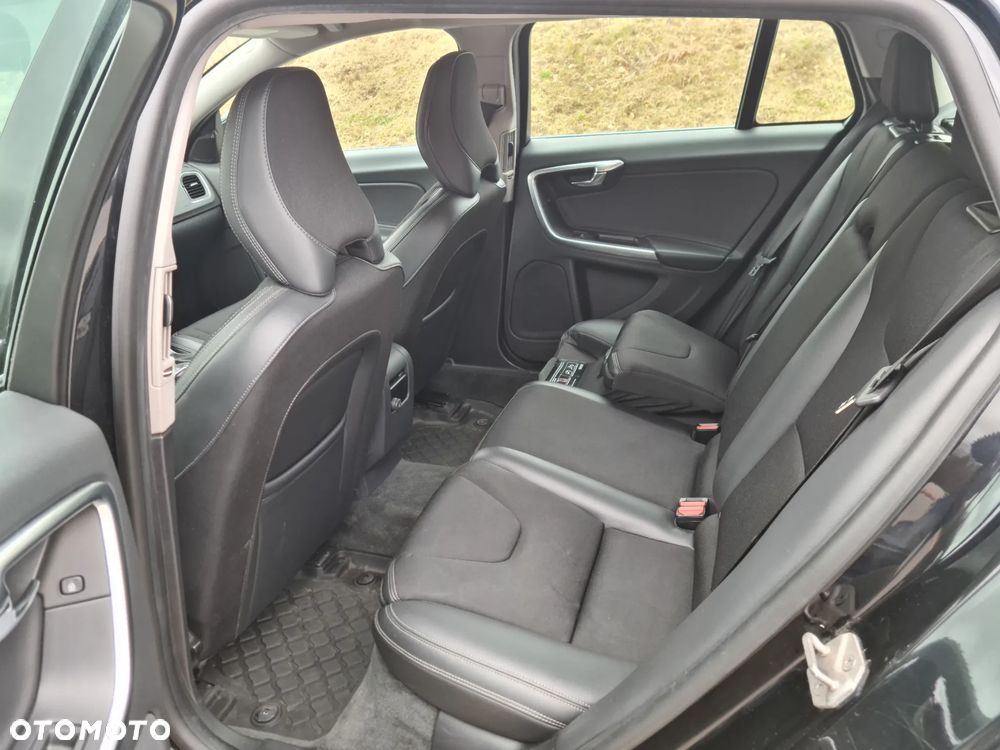 Volvo V60 D4 Drive-E Momentum - 38
