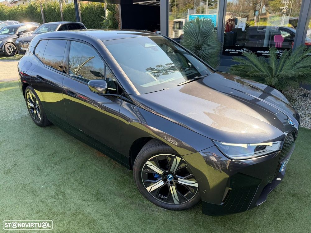 BMW iX xDrive 40 Pack Desportivo - 9