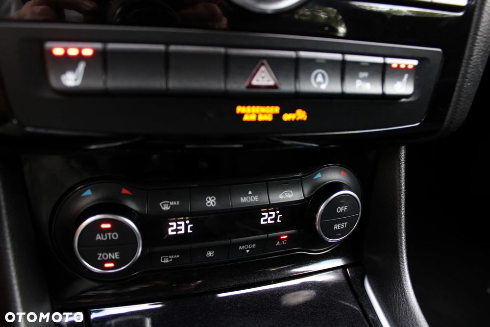 Infiniti Q30 - 35