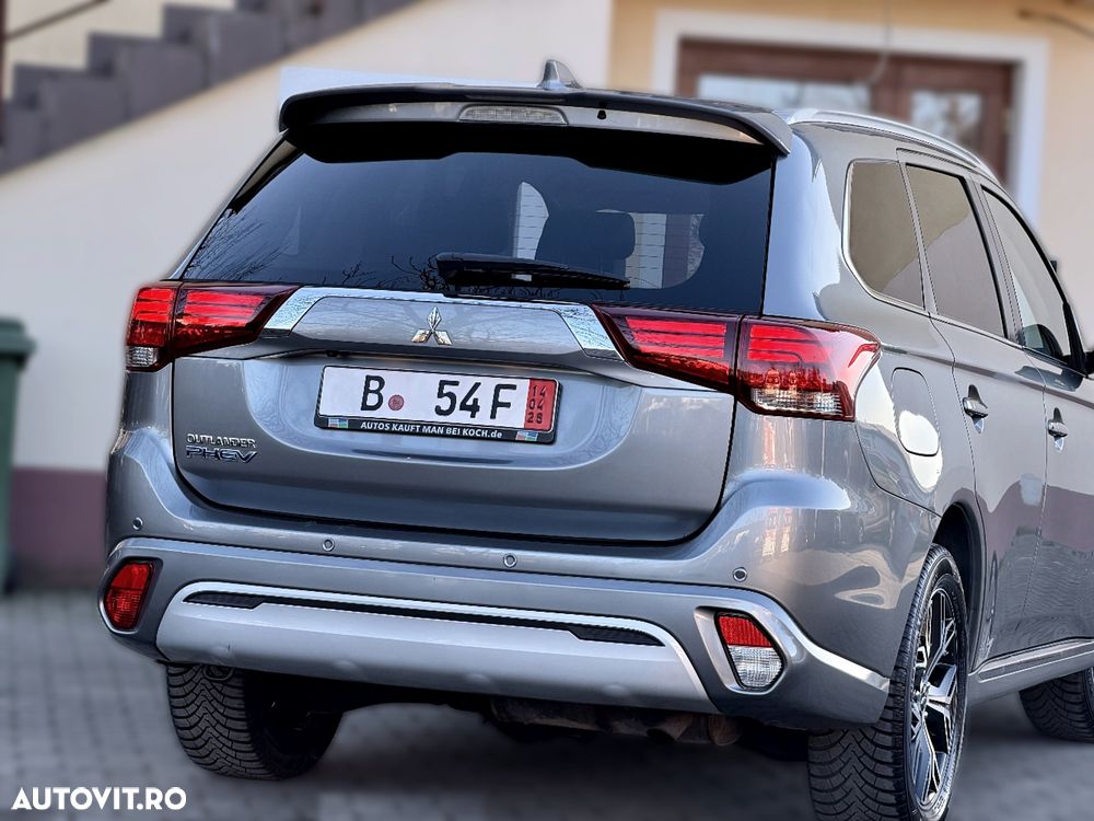 Mitsubishi Outlander - 25