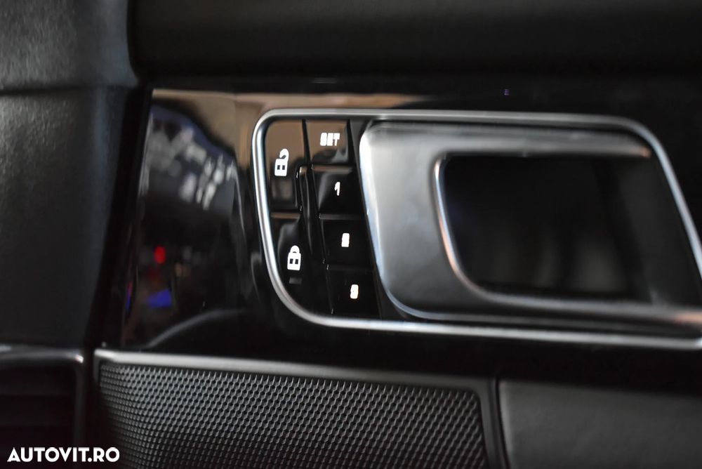 Porsche Panamera 4 E-Hybrid - 15