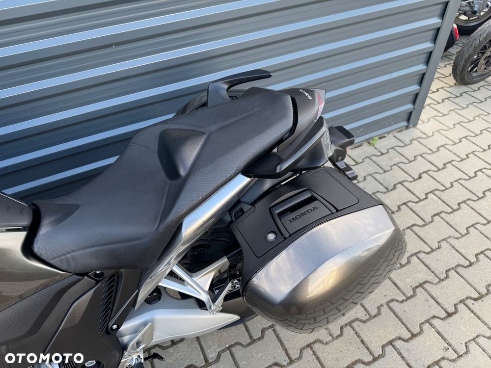 Honda VFR - 10