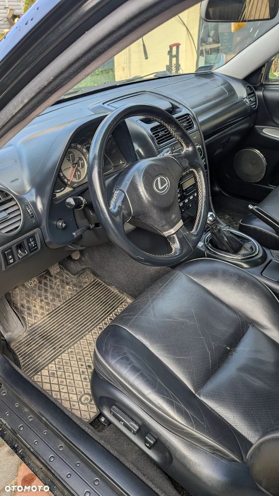 Lexus IS 200 SportCross - 7