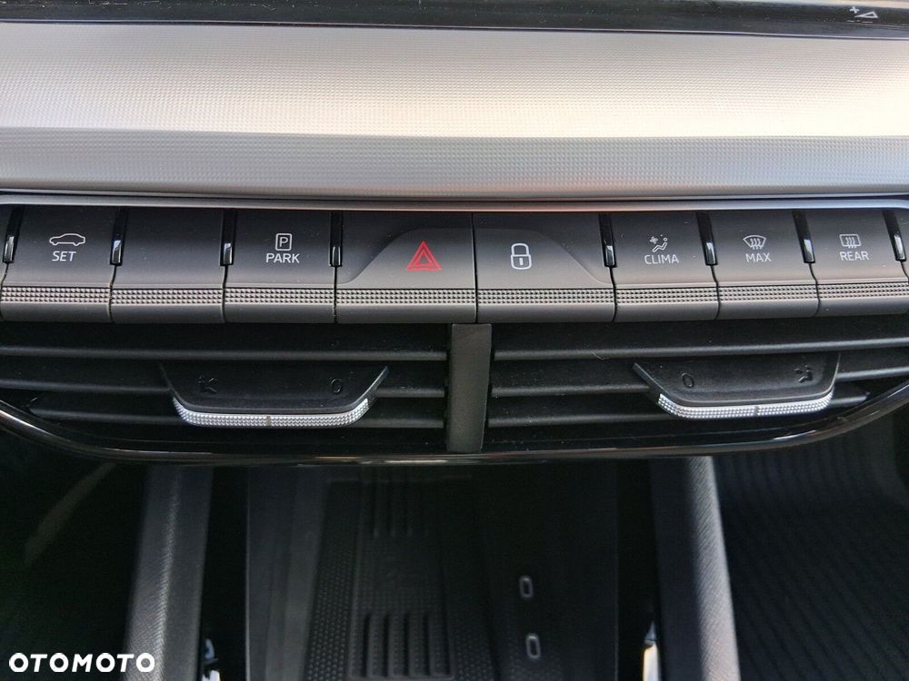 Skoda Octavia 1.5 TSI mHEV Selection DSG - 25