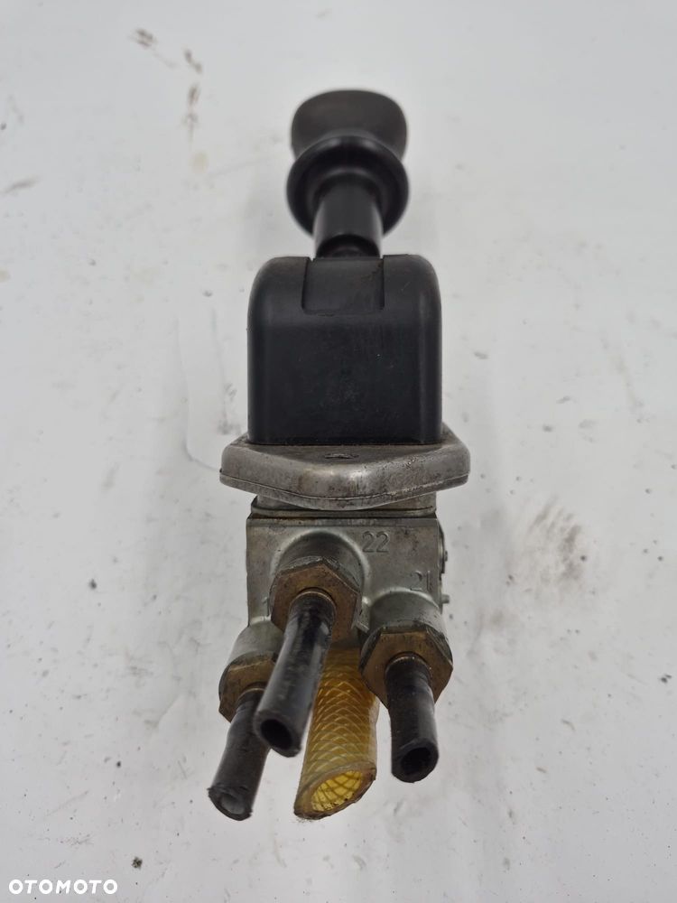 ZAWÓR HAMULCA RĘCZNEGO MAN TGX - 2