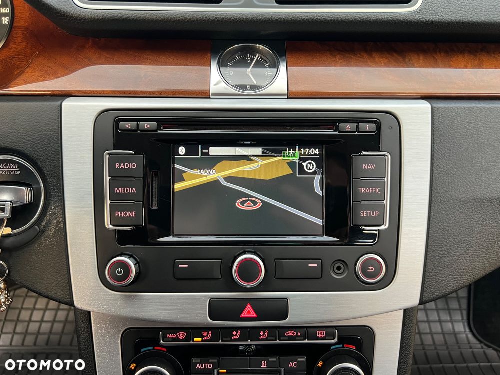 Volkswagen Passat - 12