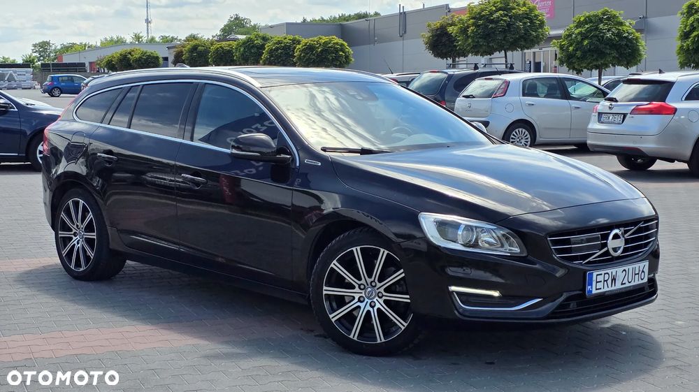 Volvo V60 D6 Plug-In-Hybrid AWD Geartronic Summum - 2