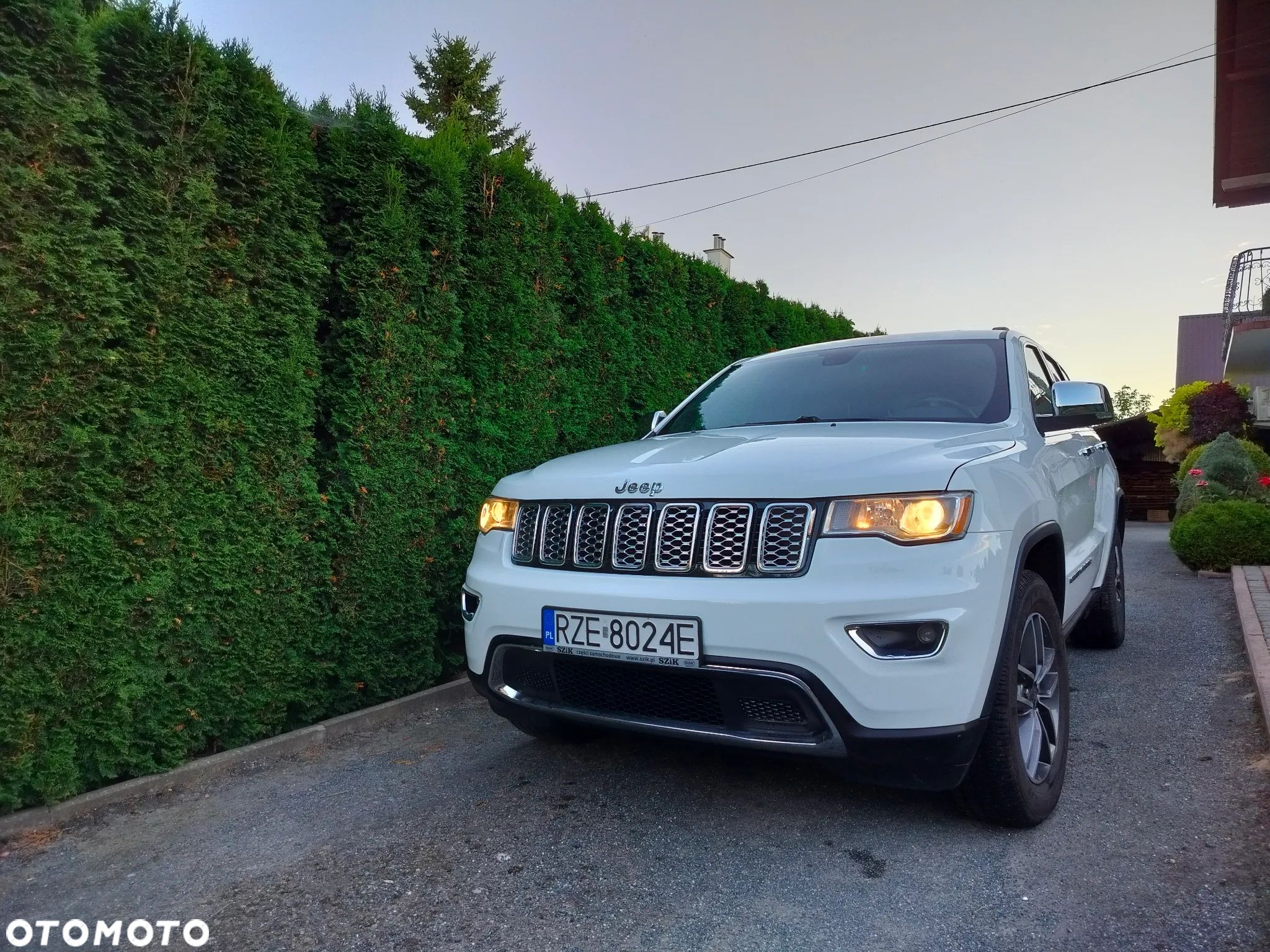 Jeep Grand Cherokee - 1