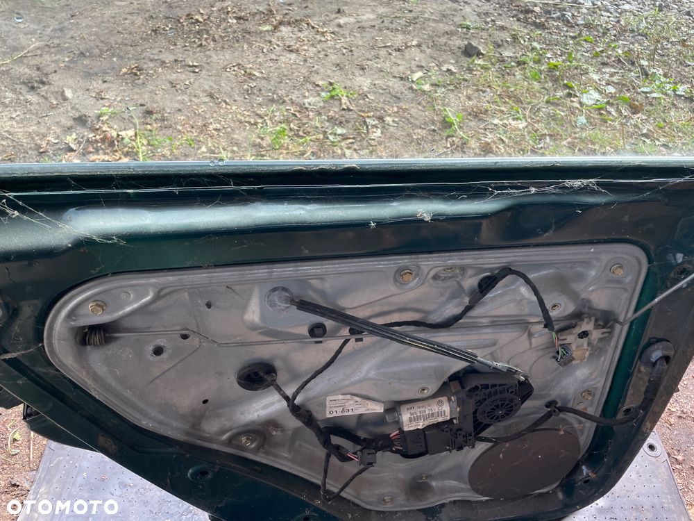 vw passat b5 fl  kombi drzwi  prawe  tył kompletne zielone LB6G z listwa chrom lub zwykła - 9