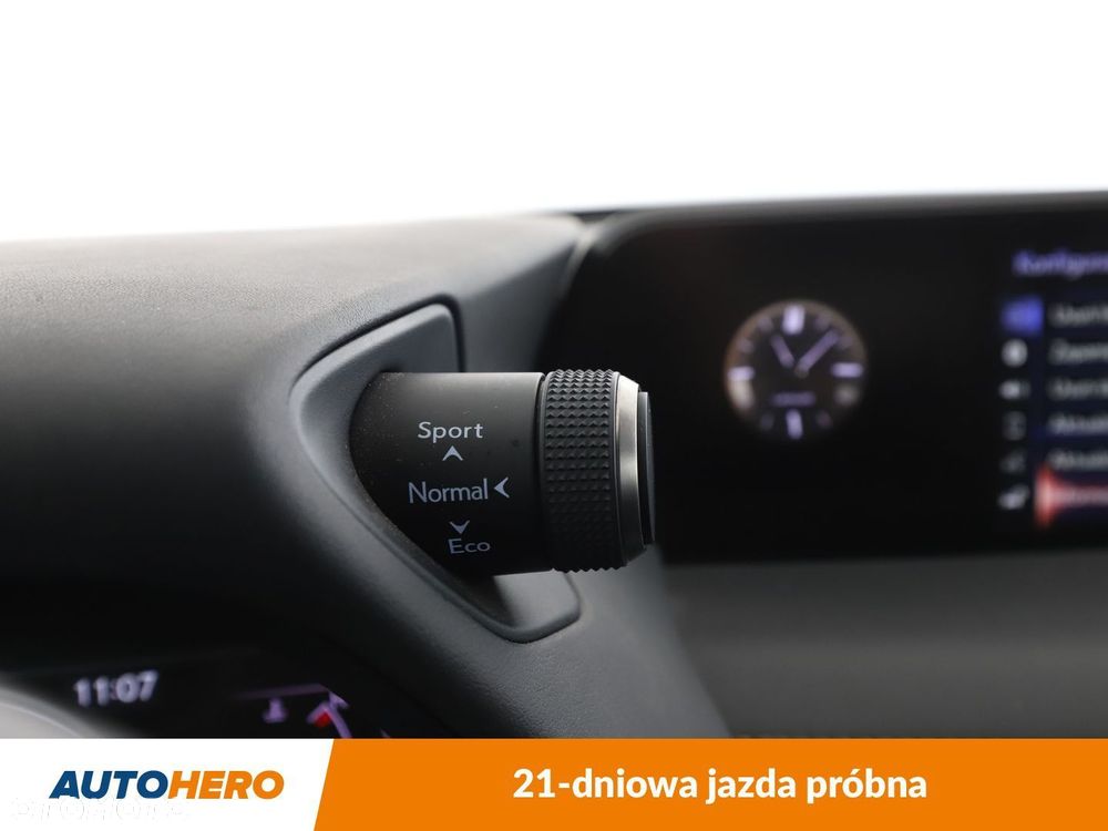 Lexus UX - 32