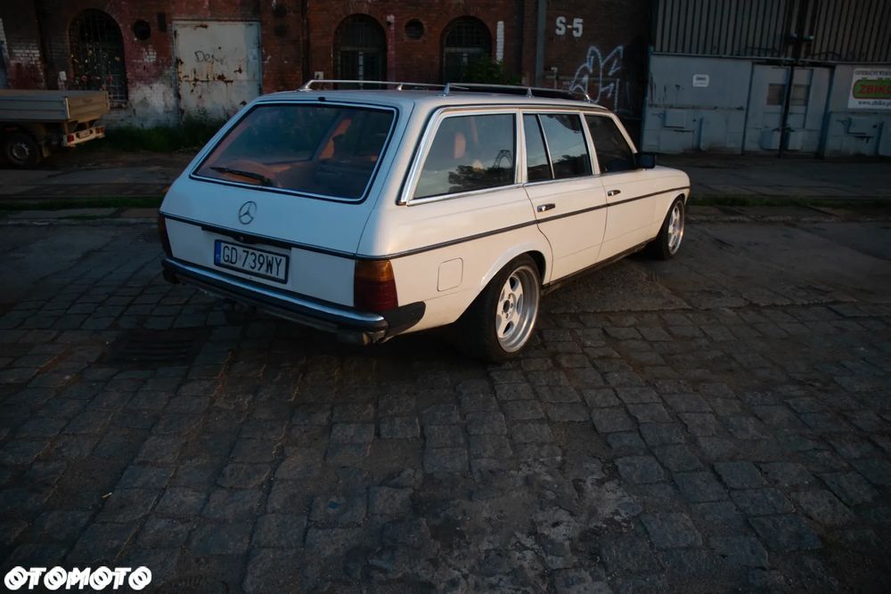 Mercedes-Benz W123 - 11