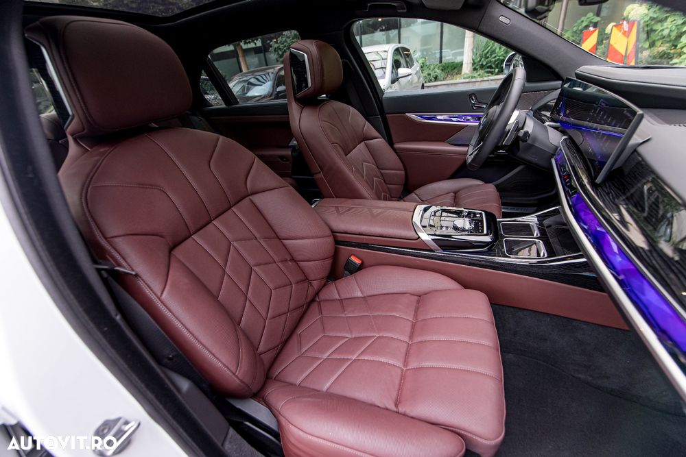 BMW Seria 7 740d xDrive MHEV - 13