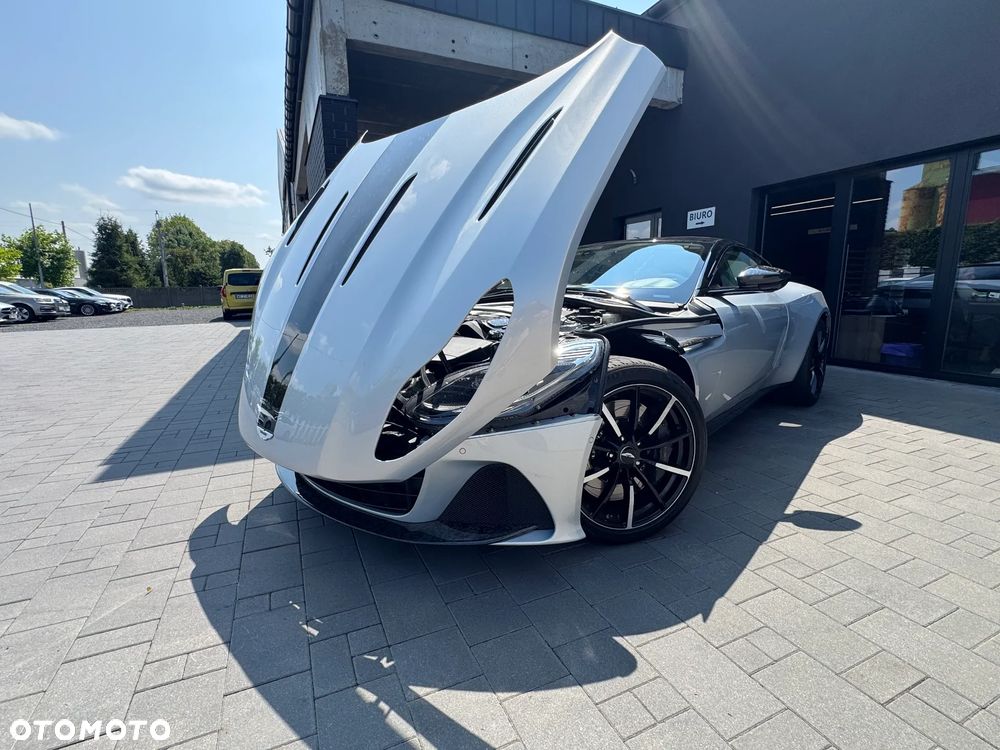Aston Martin DB11 Launch Edition - 27