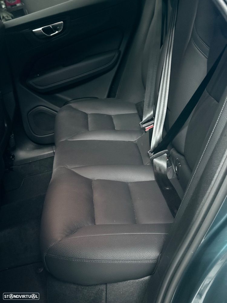 Volvo XC 60 B4 D AWD Plus Dark - 12