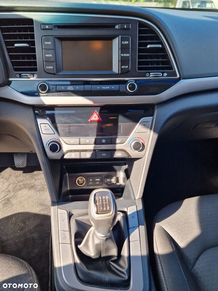 Hyundai Elantra 1.6 Comfort - 8