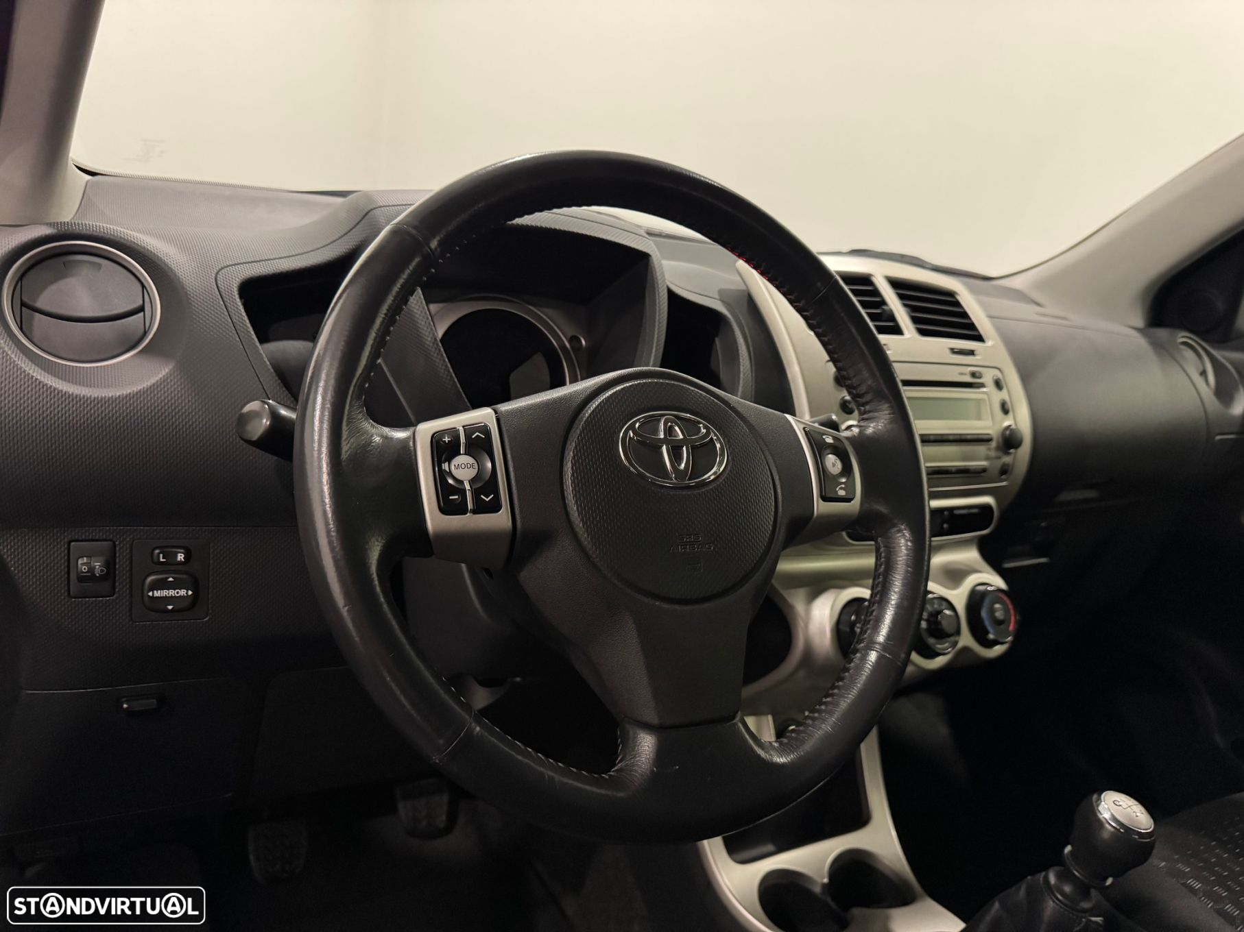Toyota Urban Cruiser 1.33 VVT-i Sol - 29