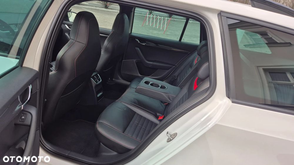 Skoda Octavia 2.0 TSI (Green tec) RS - 19