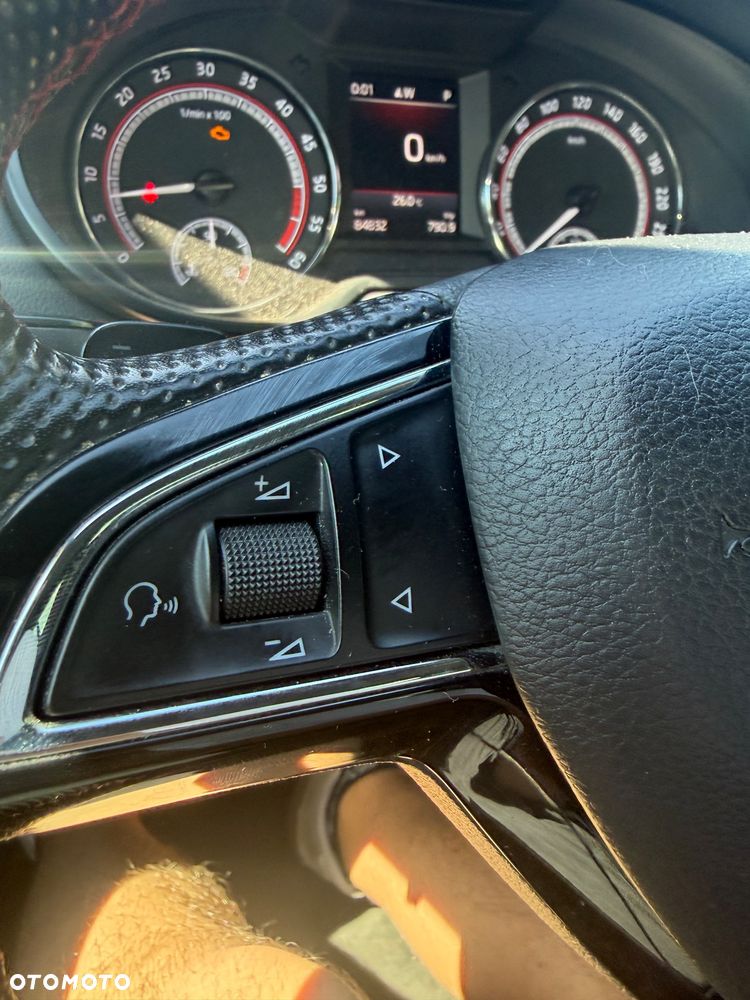 Skoda Octavia 2.0 TDI DSG RS - 16