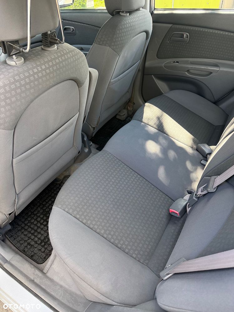 Kia Rio 1.4 City - 12