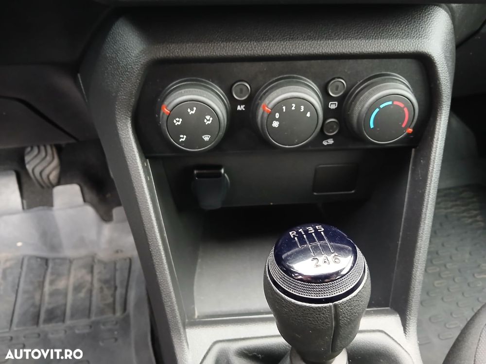 Dacia Logan TCe 90 Essential - 8