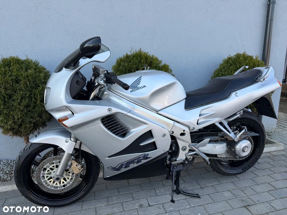 Honda VFR - 36
