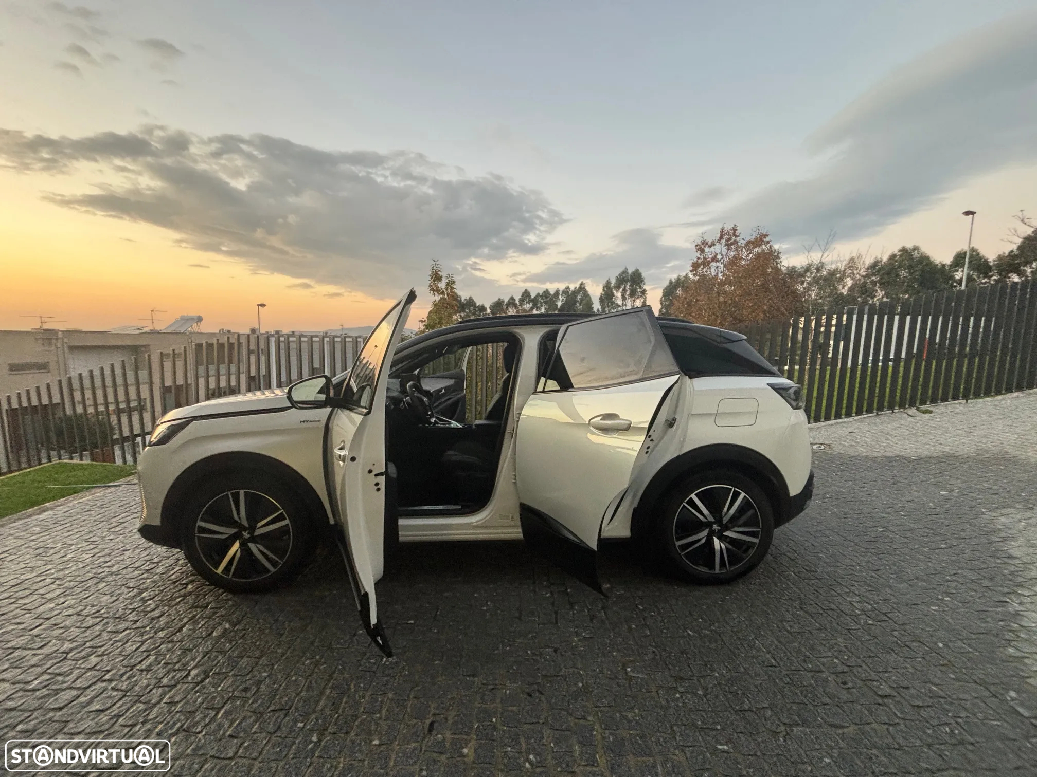 Peugeot 3008 1.6 Hybrid GT Pack e-EAT8 - 3